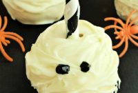 Spooky Sweet Mummy Cake Pops