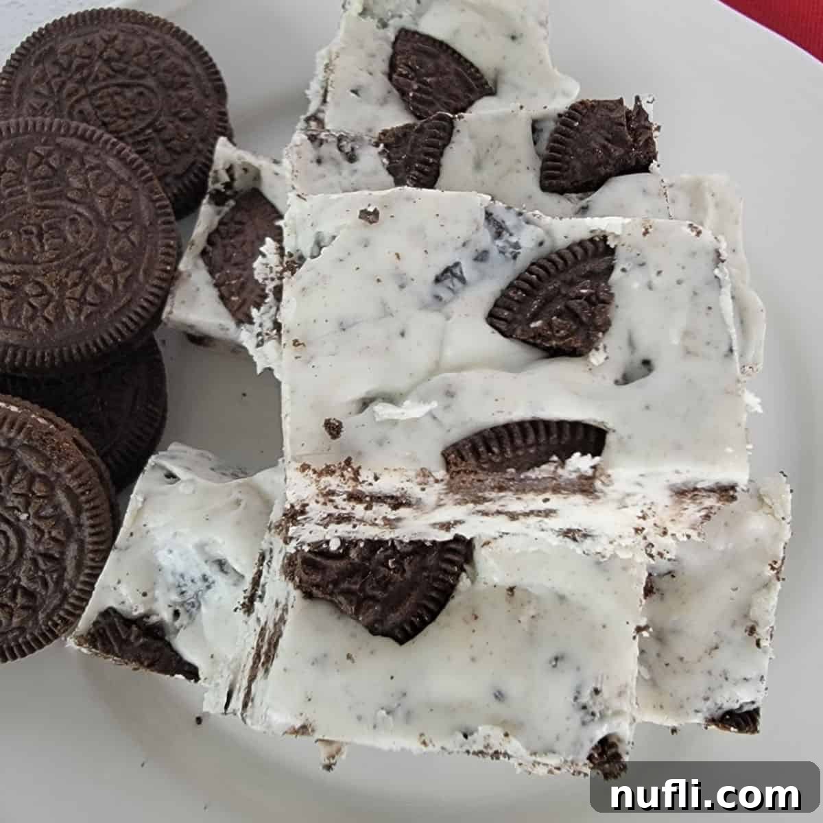 Easy 3-Ingredient Oreo Fudge 1 featured 147733