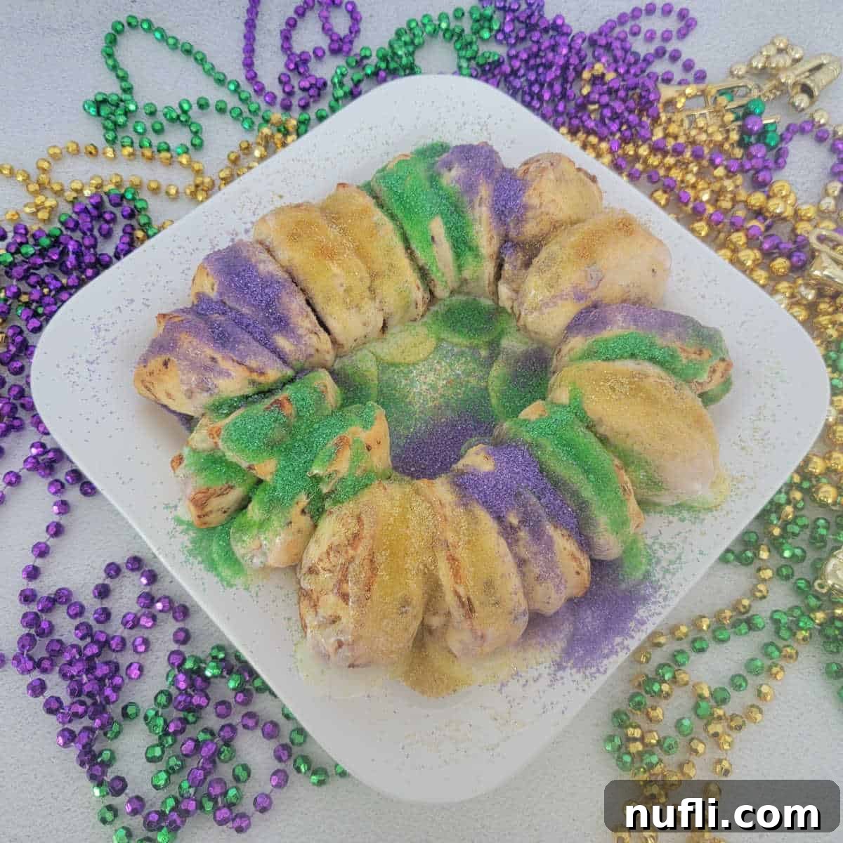 Delicious Easy Cinnamon Roll King Cake 1 featured 154585
