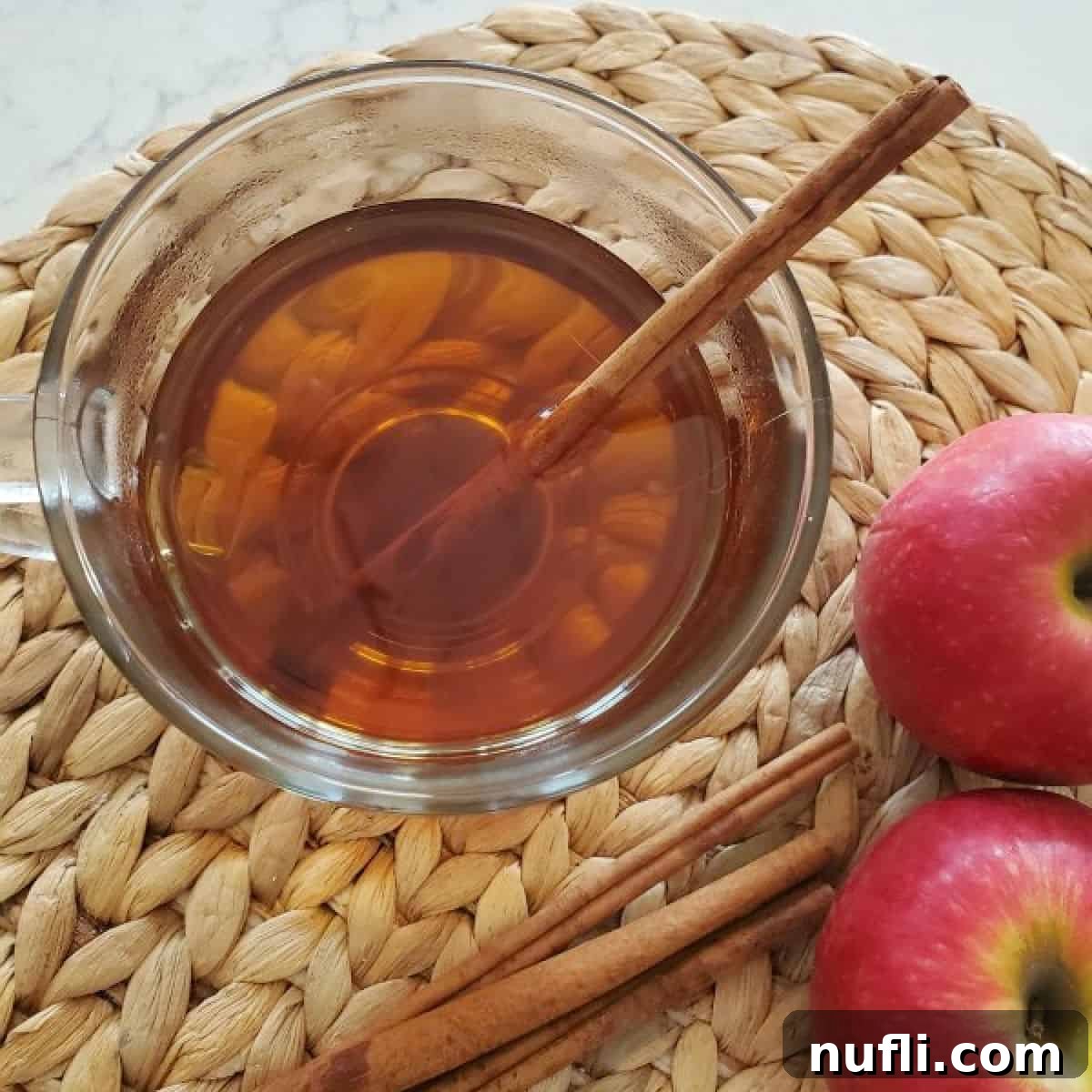 Indulgent Hot Caramel Apple Cider Cocktail 1 featured 70820