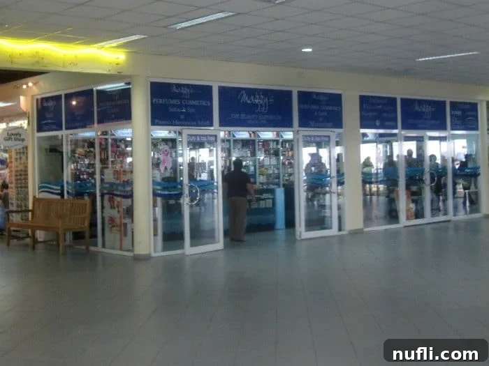 Aruba Cruise Highlights 11 Store with people standing by the door