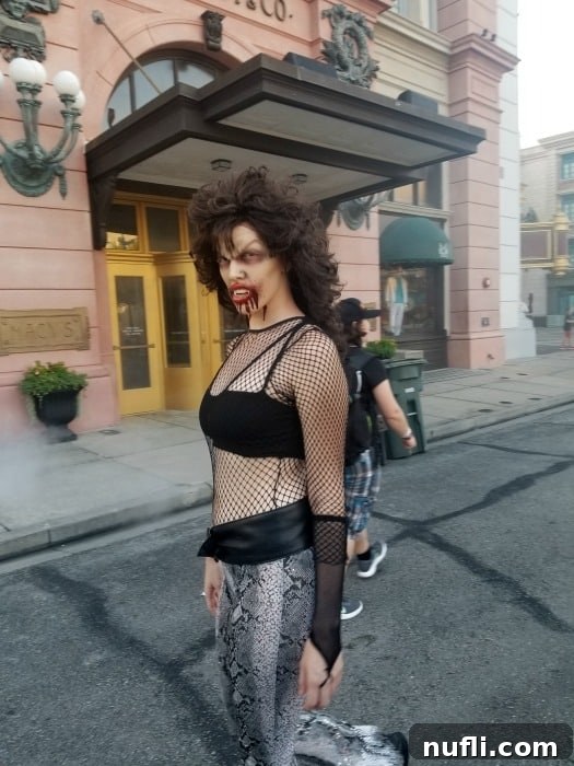 scare actor with fake blood on their face at Unviersal Halloween Horror Nights 