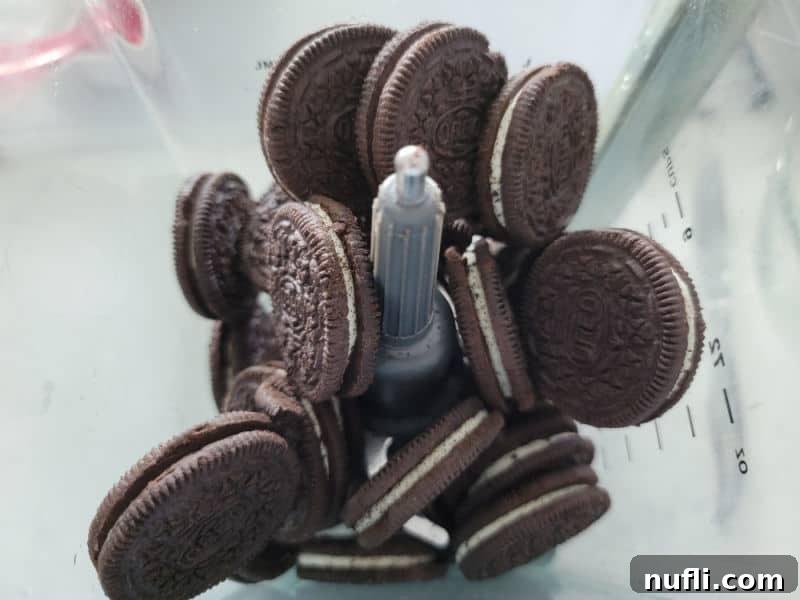 Easy Oreo Pie Crust 4 Oreo Cookies in a blender